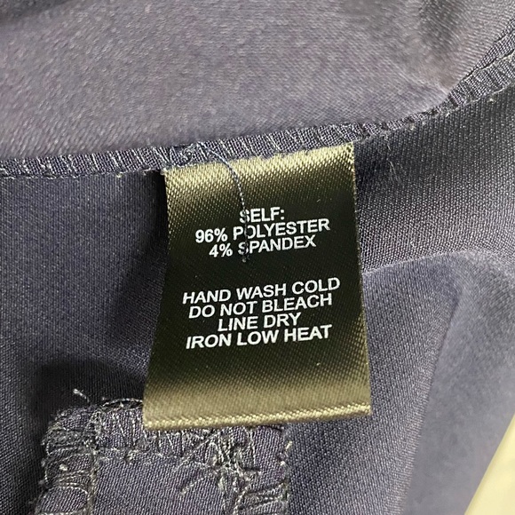 Lulu’s Paper bag waist pants in navy blue size medium - Picture 10 of 10